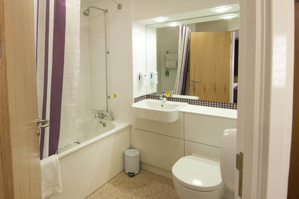 Premier Inn Inverness Centre - River Ness 객실 사진